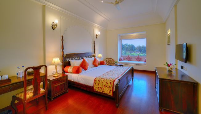 WelcomHeritage Mount Valley - Club Room With Jharokha